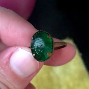 🤎ANTIQUE VICTORIAN ERA (1899) GREEN GLASS BRASS RING🤎